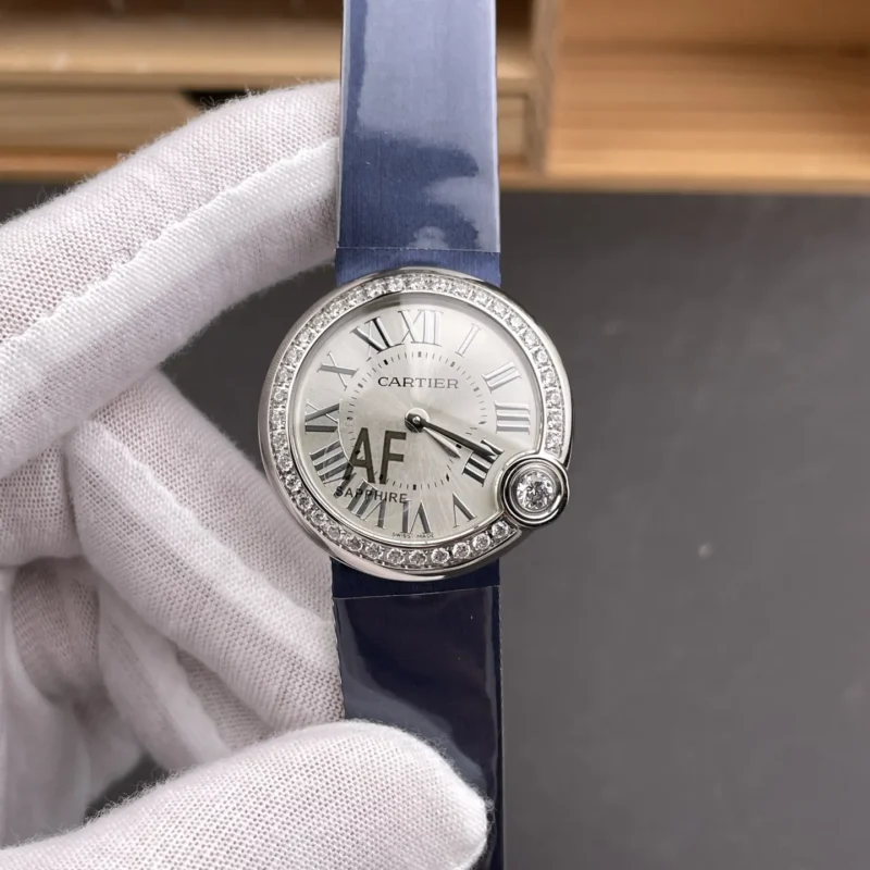 img01_0154_AF_卡地亚_告白气球_钻圈银盘_30mm_石英机芯.webp Cartier Ballon Bleu Diamond Bezel 30mm