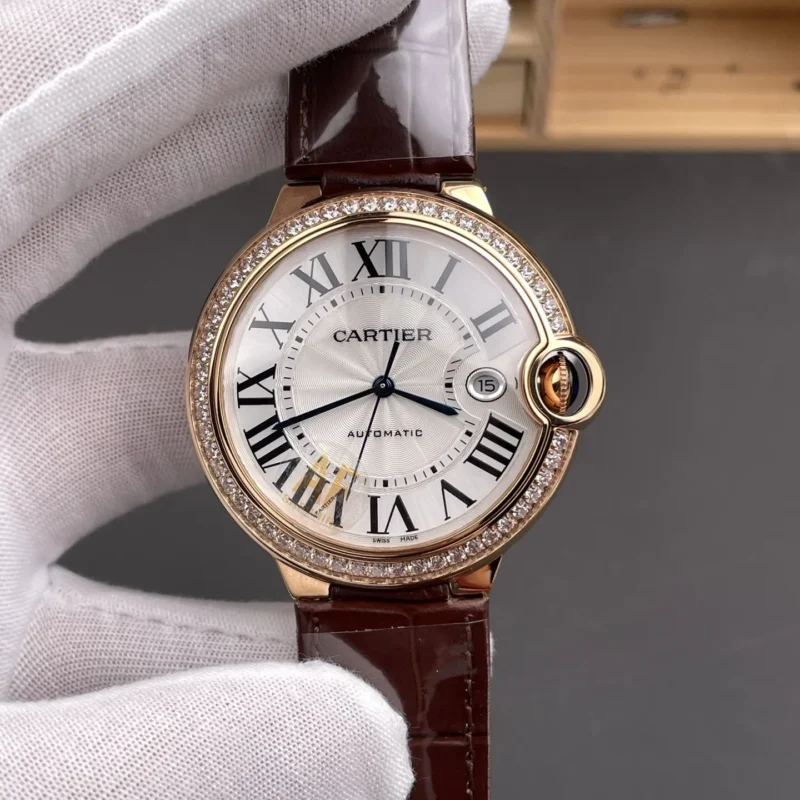 img01_0176_AF_卡地亚_蓝气球_玫金钻圈白盘_42mm_2824机芯.webp Cartier Ballon Bleu Diamond Bezel 42mm