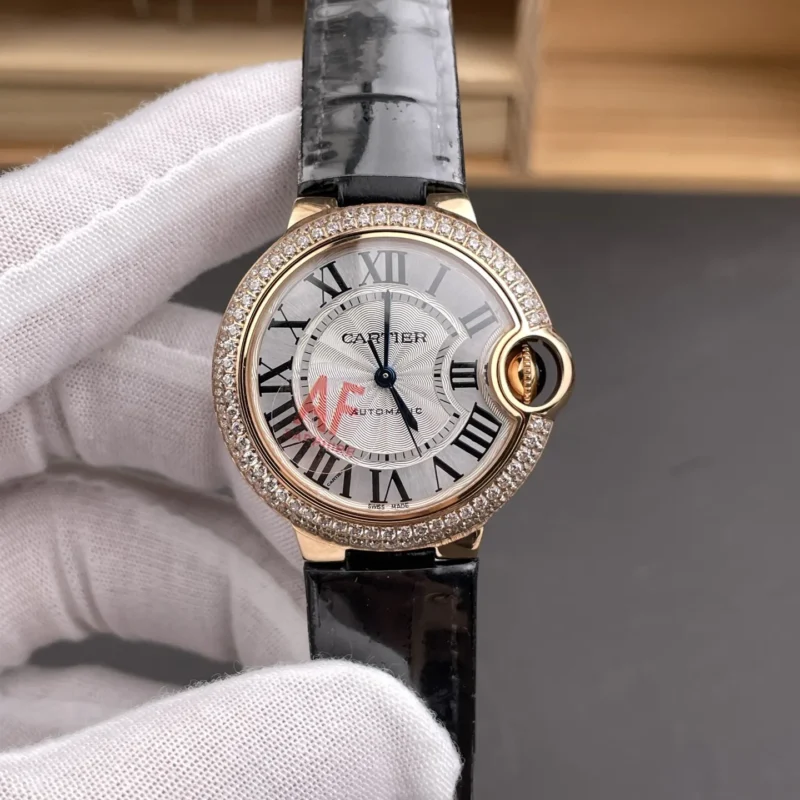 img01_0179_AF_卡地亚_蓝气球_双排钻圈玫瑰金白盘_33mm_NH05机芯.webp Cartier Ballon Bleu Rose Gold 33mm