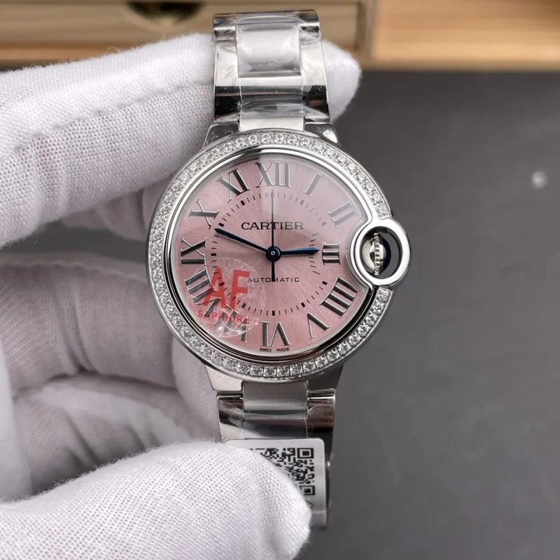 img01_0184_AF_卡地亚_蓝气球_钻圈粉盘_女款_33mm_NH05机芯.webp Cartier Ballon Bleu Diamond Bezel 33mm