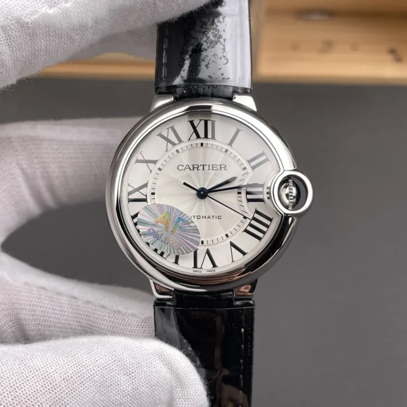 img01_0186_AF_卡地亚_蓝气球_白盘_皮带款_36mm_076一档机芯.webp Cartier Ballon Bleu White Dial 36mm