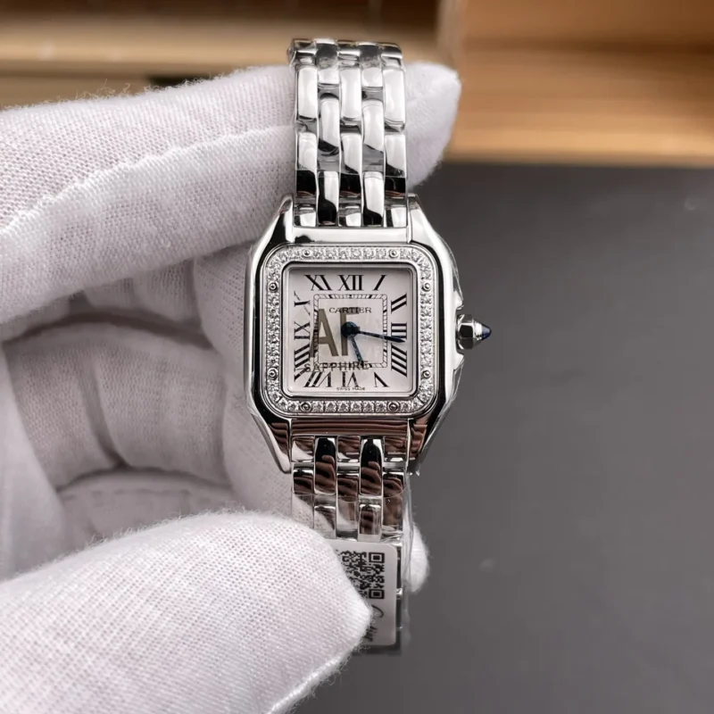 img01_0195_AF_卡地亚_猎豹_钻圈白盘_小号_22x30mm_石英款.webp Cartier Panthere Diamond Bezel 22x30mm