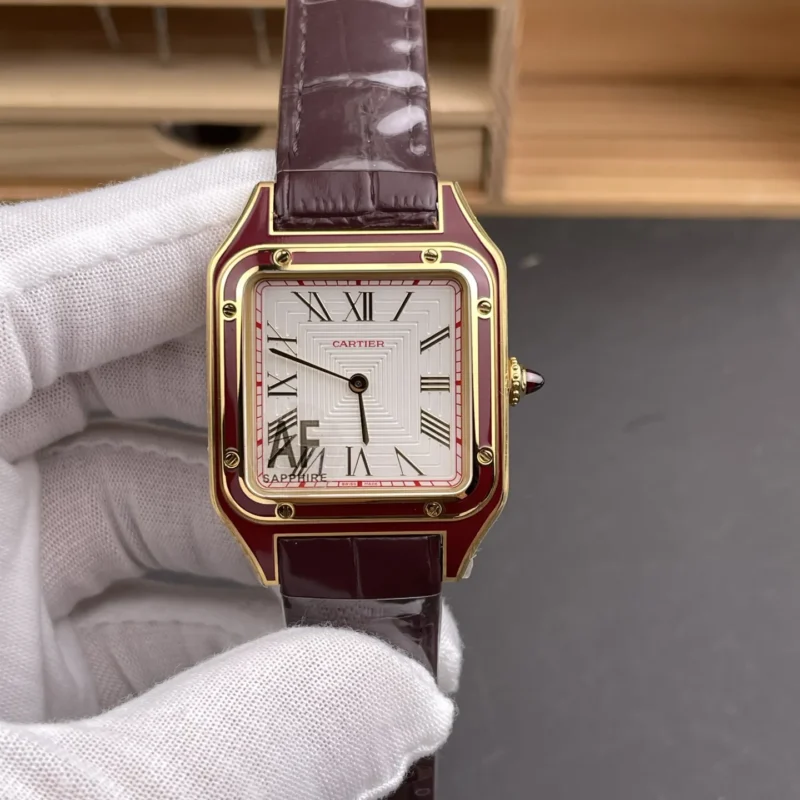 img01_0203_AF_卡地亚_山度士_烤漆款黄金_中号_31.4x43.5mm_石英机芯.webp Cartier Santos Medium 31.4x43.5mm