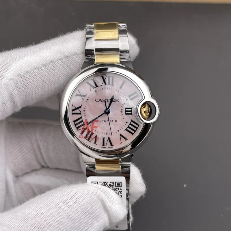 img01_0243_AF_卡地亚_蓝气球_间金贝母粉气球_33mm_NH05机芯.webp Cartier Ballon Bleu Two-Tone 33mm