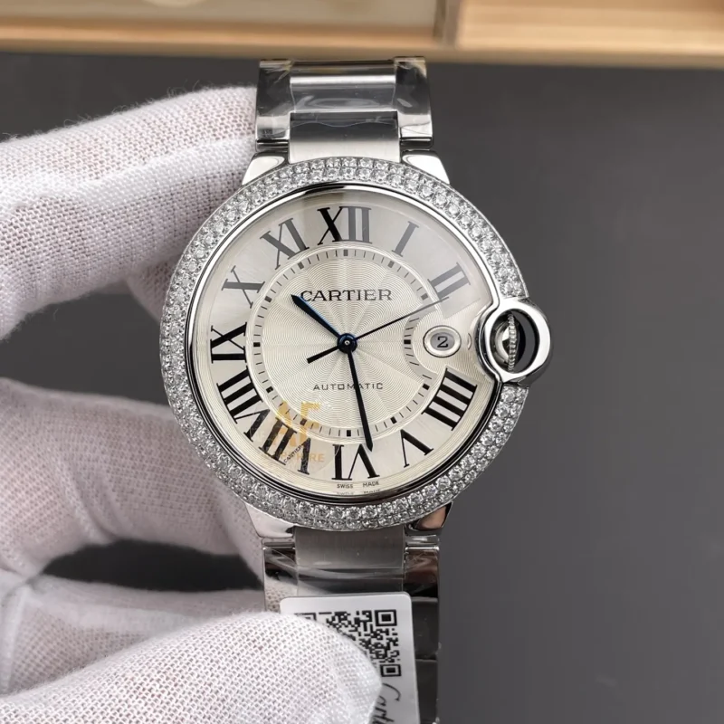 img01_0253_AF_卡地亚_蓝气球_双排钻圈_42mm_2824机芯.webp Cartier Ballon Bleu Diamond Bezel 42mm
