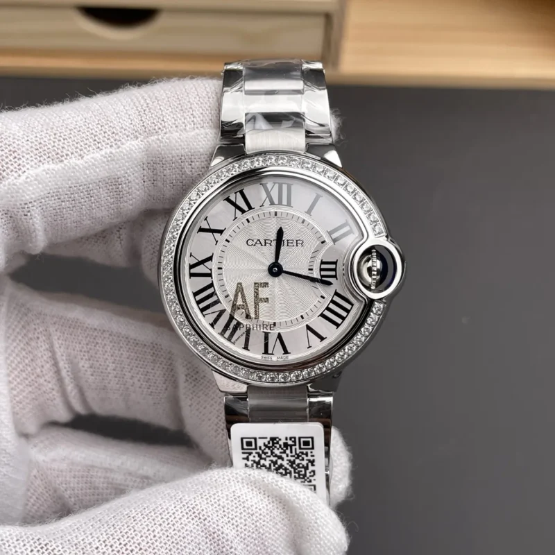 img01_0254_AF_卡地亚_蓝气球_钻圈白盘_33mm_石英款.webp Cartier Ballon Bleu Diamond Bezel 33mm