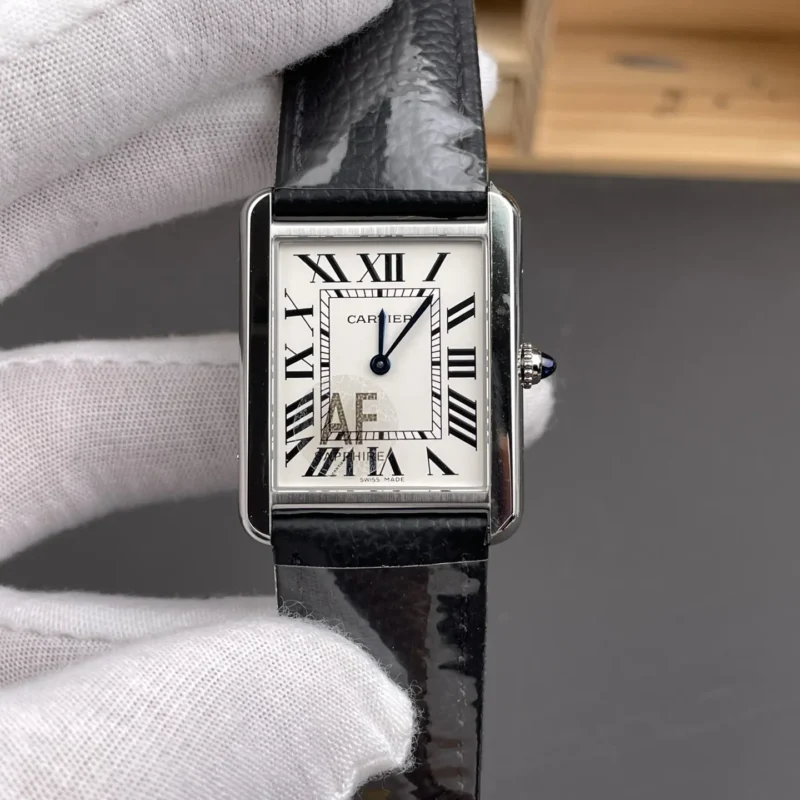img01_0284_AF_卡地亚_坦克_白盘_中号_老款_34.8x27.4mm_石英款.webp Cartier Tank White Dial 34.8x27.4mm