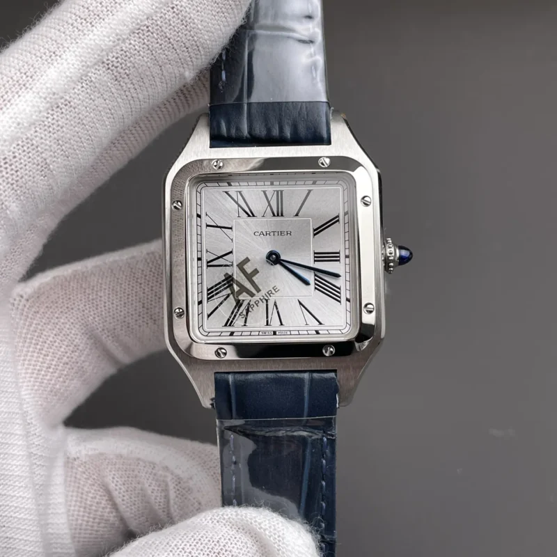 img01_0307_AF_卡地亚_山度士_银灰盘蓝皮带_中号_31.4x43.5mm_石英款.webp Cartier Santos Grey Dial 31.4x43.5mm