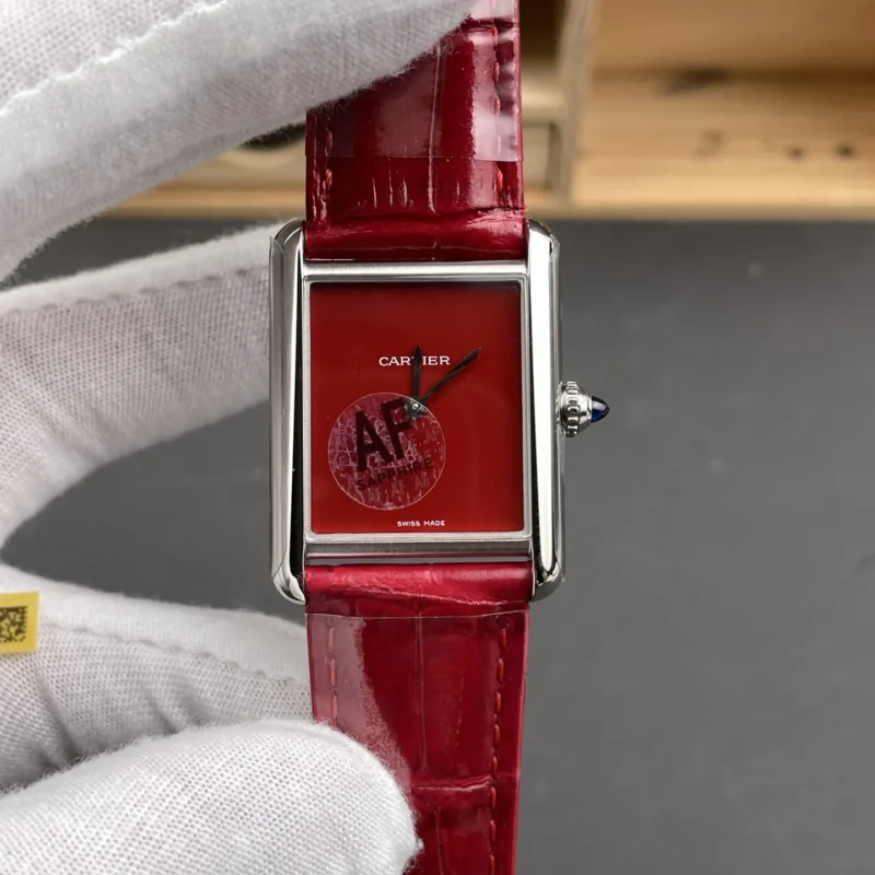 img01_0317_AF_卡地亚_坦克_红盘_中号_新款_33.7x25.5mm_石英款.webp Cartier Tank Red Dial 33.7x25.5mm
