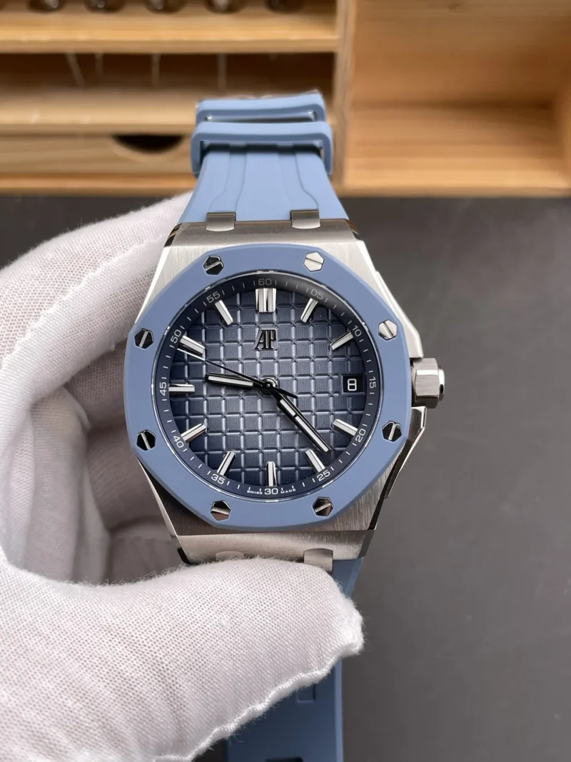 AP Royal Oak 15605 Smoked Blue 43mm