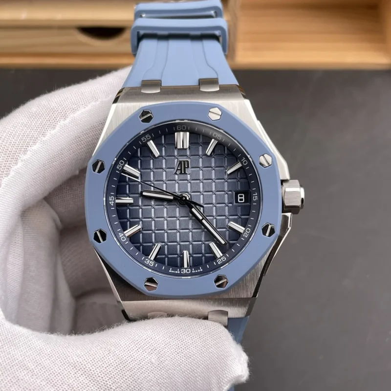 img01_0344_APP_爱彼_皇家橡树_15605_烟熏蓝_43mm_9015机芯.webp AP Royal Oak 15605 Smoked Blue 43mm