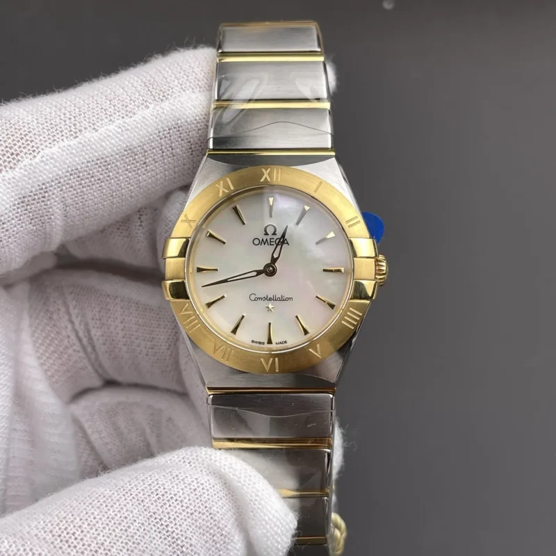 img01_0596_AS_欧米茄_星座系列_间金贝母盘_石英款_28mm.webp Omega Constellation Two-Tone Ladies 28mm