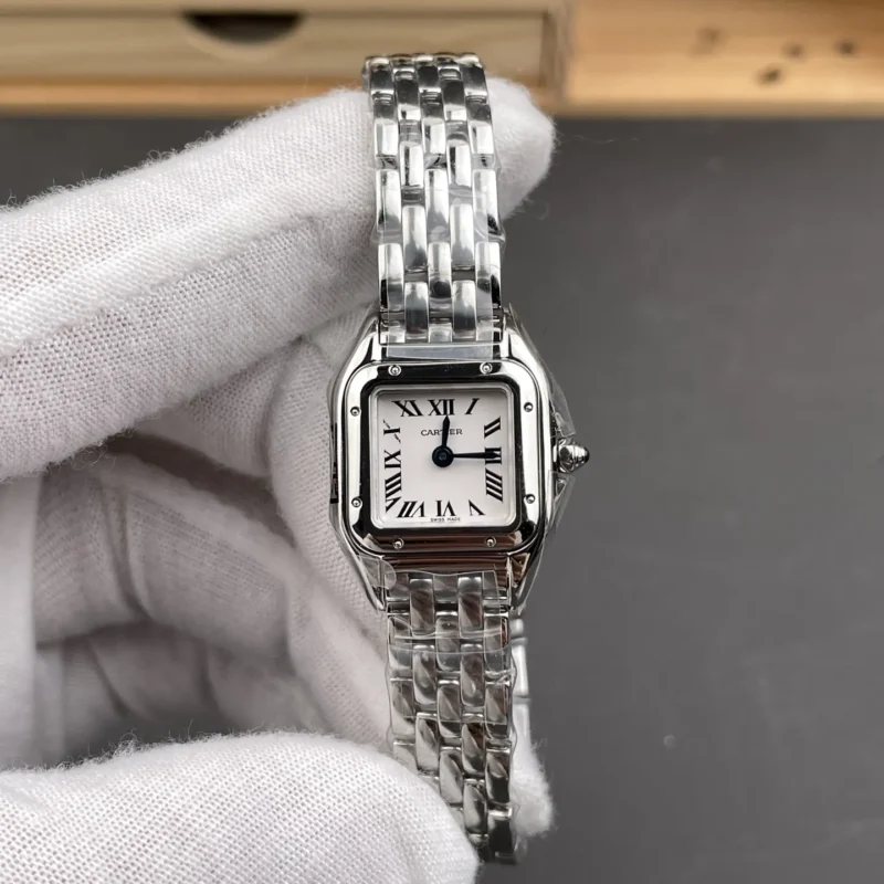 img01_0637_BBA_卡地亚_猎豹系列_白盘mini_19x25mm_石英款.webp Cartier Panthere White Dial 19x25mm