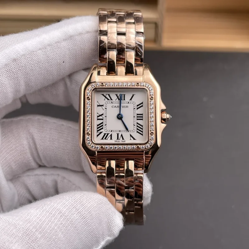 img01_0784_BV_J12_卡地亚_猎豹系列_玫瑰金钻圈中号_27x37mm_石英款.webp Cartier Panthere Rose Gold 27x37mm
