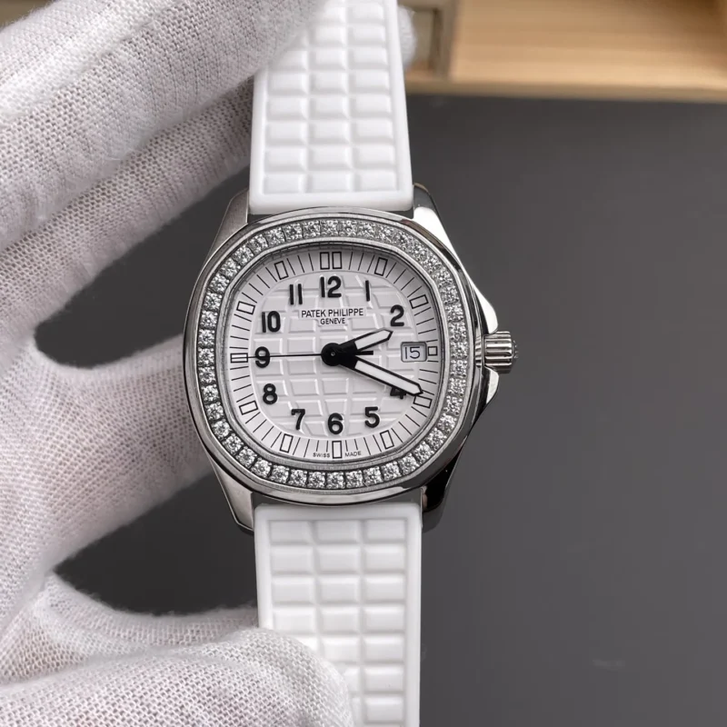 img01_1387_MMA_百达翡丽_手雷_5067白盘钻圈女表_35.6mm_石英款.webp Patek Philippe Aquanaut Diamond Bezel 35.6mm