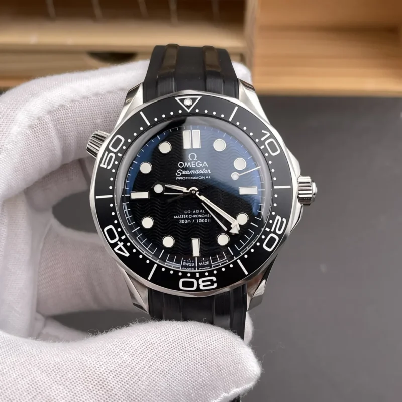 img01_1458_OR_欧米茄_海马系列_海马300新款007特别版黑盘双表带_42mm_8806机芯.webp Omega Seamaster 300 Black Dial 42mm