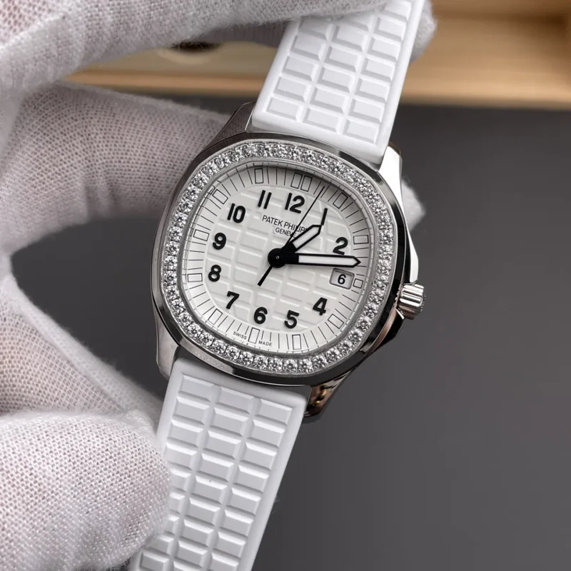 img01_1497_PPF_百达翡丽_手雷_5067白盘钻圈女表_35.6mm_石英款.webp Patek Philippe Aquanaut Diamond Bezel 35.6mm