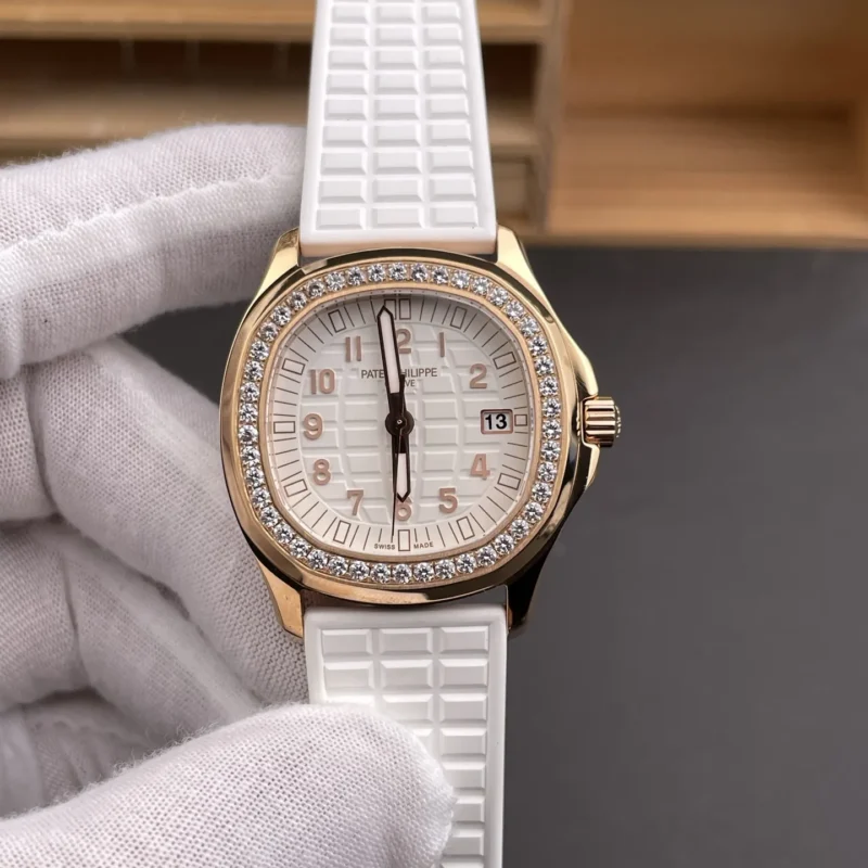 img01_1498_PPF_百达翡丽_手雷_5067玫瑰金白盘钻圈女表_35.6mm_石英款.webp Patek Philippe Aquanaut Rose Gold 35.6mm