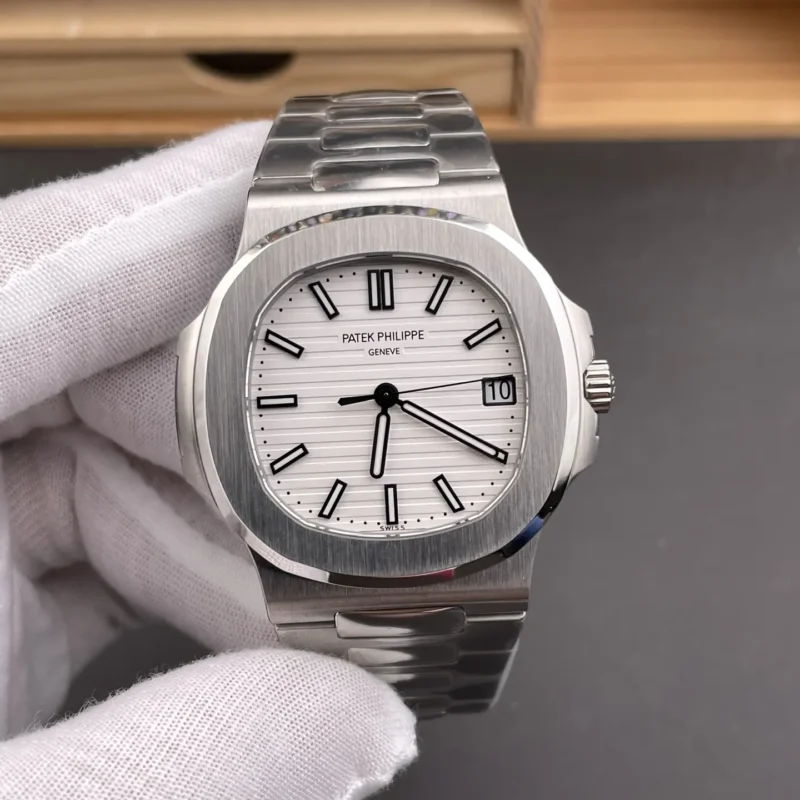 img01_1501_PPF_百达翡丽_鹦鹉螺_5711白盘标准版_40mm_330机芯.webp Patek Philippe Nautilus White Dial 40mm