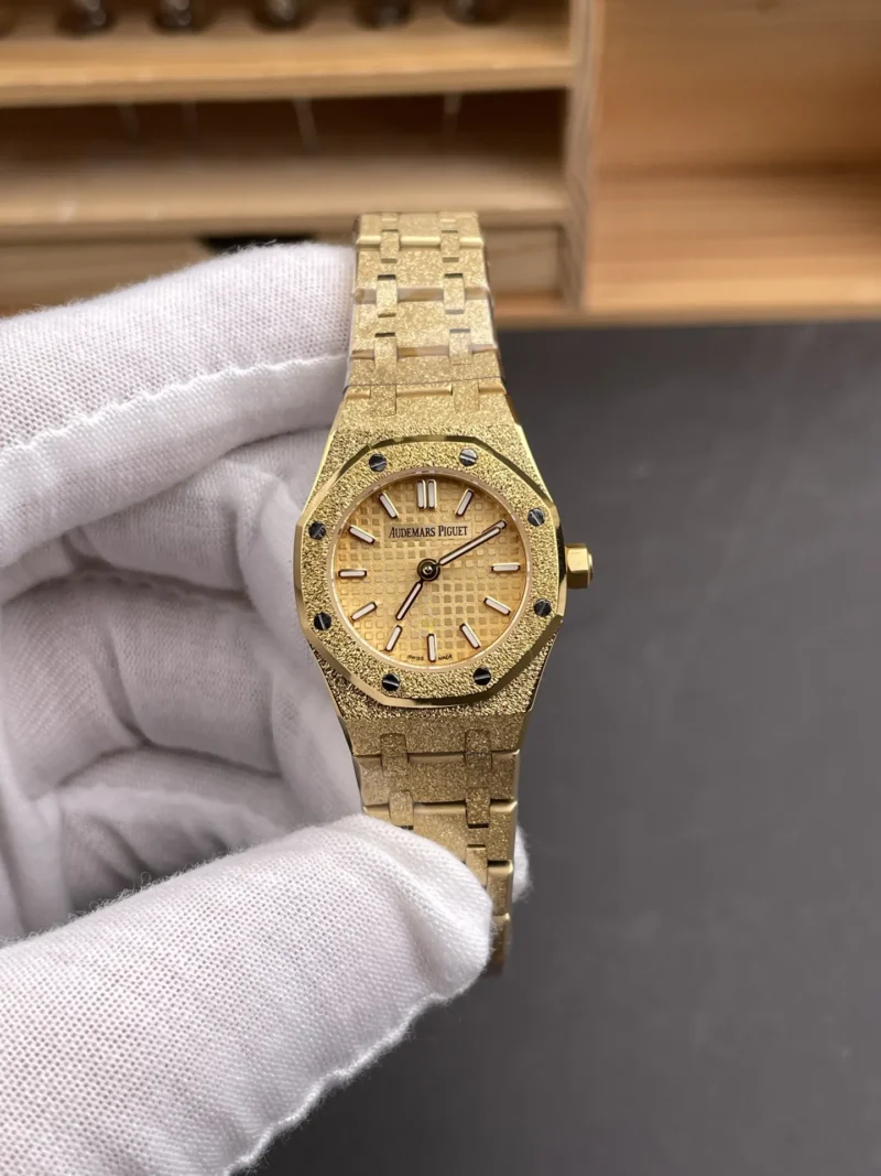 AP Royal Oak 67630 Frosted Gold 23mm