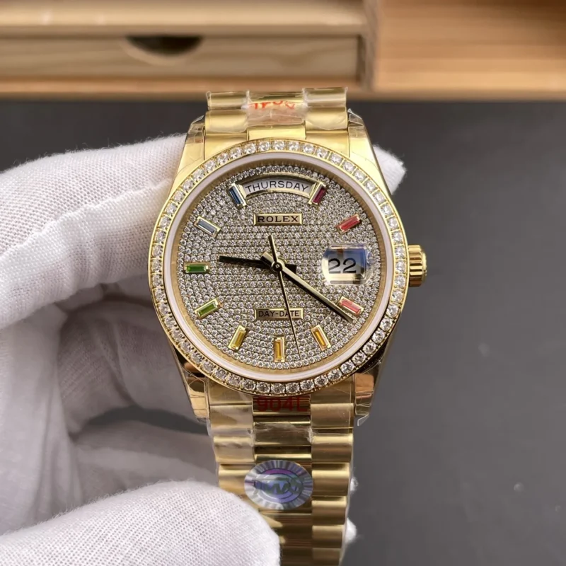 img01_1749_TWS_劳力士_星期日志_DD_彩虹满天星钻圈_黄金_36mm_2836机芯.webp Rolex Day-Date Diamond-Set 36mm