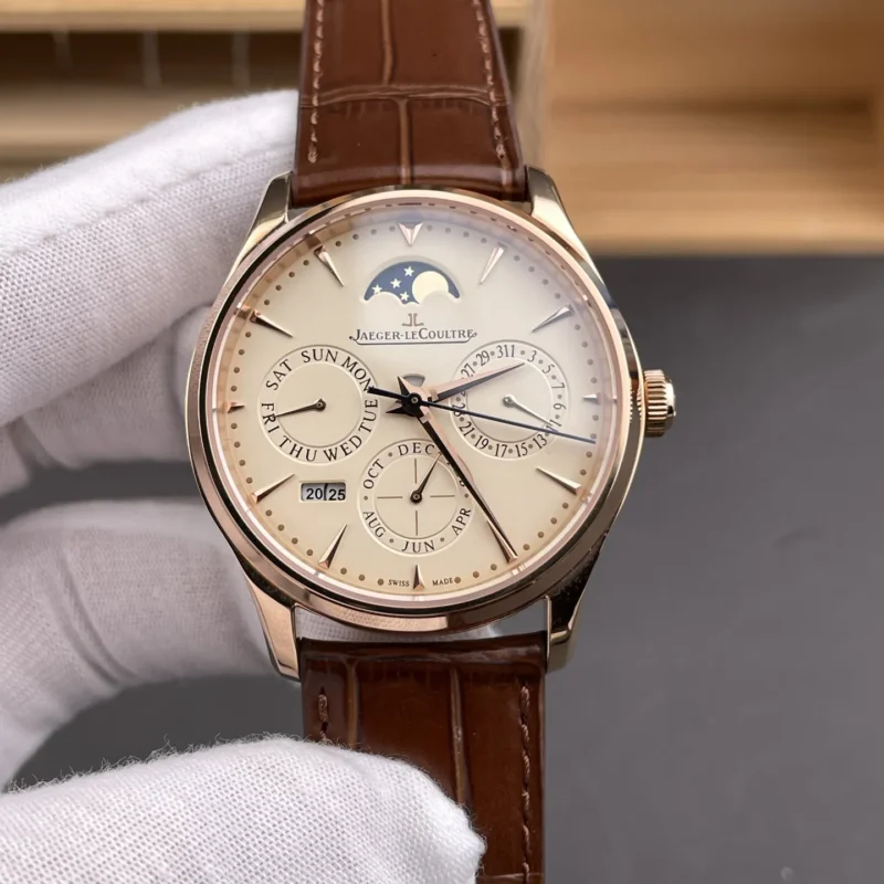 img01_1784_V9_积家_超薄大师系列_玫金万年历_39mm_复杂功能机械机芯.webp Jaeger-Le Coultre Ultra-Thin Master Perpetual Calendar 39mm