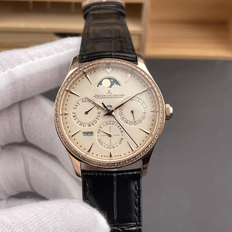 img01_1785_V9_积家_超薄大师系列_钻圈玫瑰金万年历_39mm_复杂功能机械机芯.webp Jaeger-Le Coultre Ultra-Thin Master Rose Gold 39mm