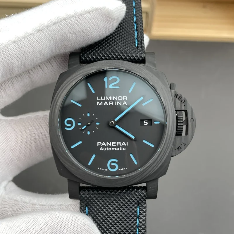 img01_1826_VS_沛纳海_Luminor系列_PAM1661_碳纤维壳_44mm_P9001机芯.webp Panerai Luminor PAM1661 Carbon Fiber 44mm