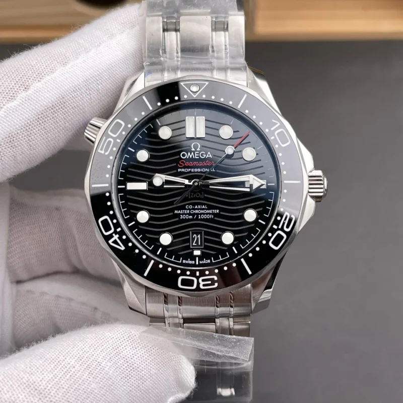 img01_1880_VS_欧米茄_海马系列_海马300_黑海马_42mm_8800无卡度机芯_双表带.webp Omega Seamaster 300 Dual Strap 42mm