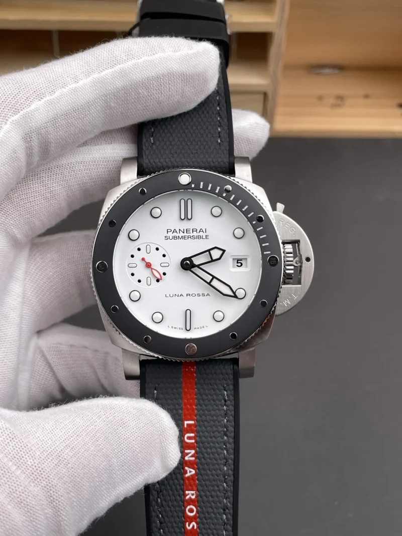 Panerai Luminor PAM1579 White 42mm