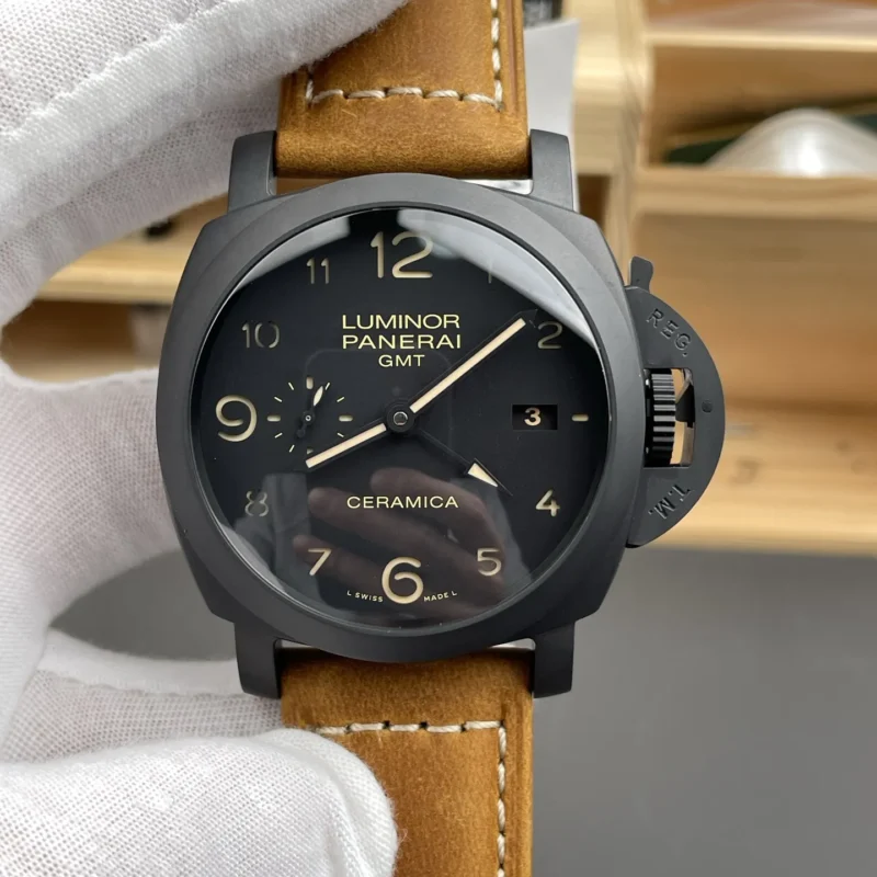 img01_2040_VS_沛纳海_Luminor系列_PAM441_黑陶瓷壳_44mm_P9010机芯.webp Panerai Luminor PAM441 Ceramic 44mm
