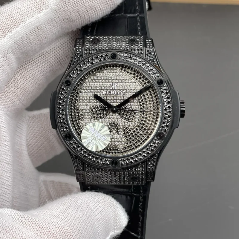 img01_2194_WWF_宇舶_经典融合系列_黑钻骷髅满钻_45mm_2892机芯.webp Hublot Classic Fusion Fully Diamond 45mm
