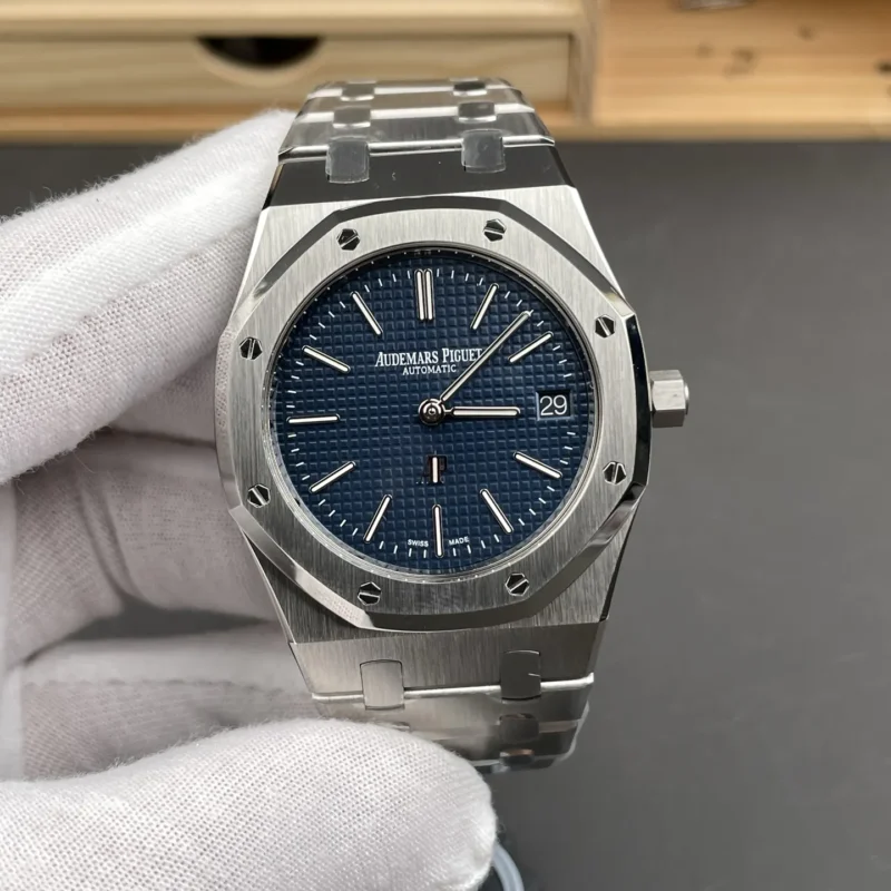 img01_2216_ZF_爱彼_皇家橡树系列_15202_经典蓝盘超薄款_39mm_9015改2121机芯.webp AP Classic 15202 Blue Dial 39mm
