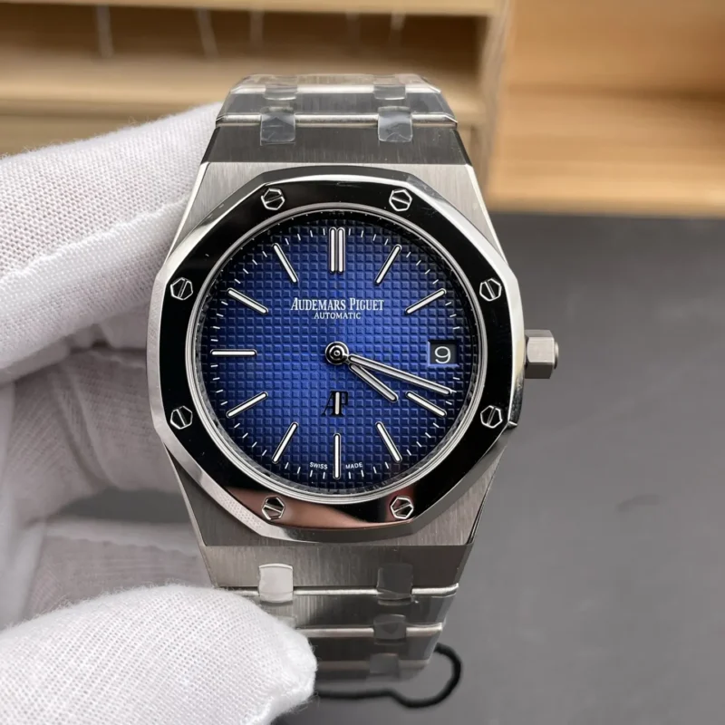 img01_2217_ZF_爱彼_皇家橡树系列_15202_钛金属壳渐变蓝盘_39mm_9015改2121机芯.webp AP Royal Oak 15202 Gradient Blue 39mm