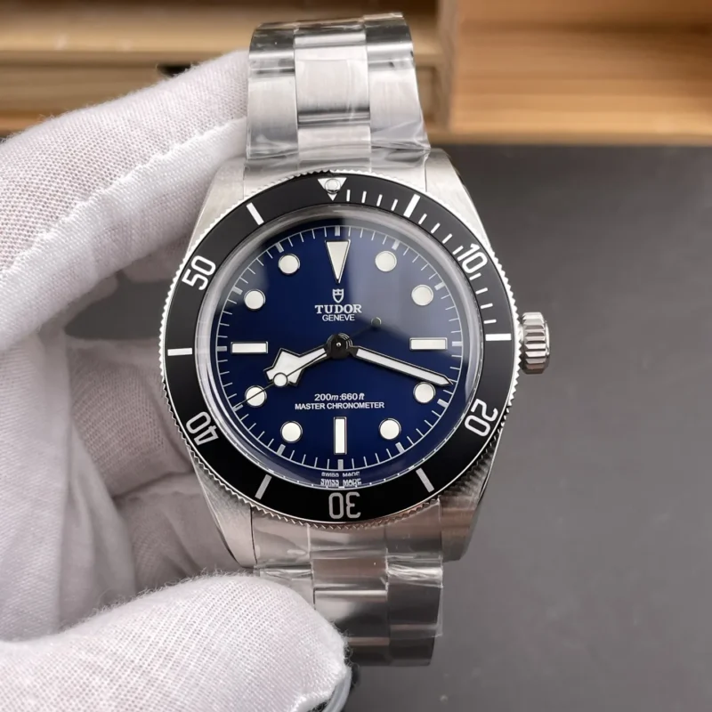 img01_2231_ZF_帝舵_碧湾系列_M7943蓝盘68型_43mm_2824机芯.webp Tudor Black Bay M7943 Blue dial 68 43mm
