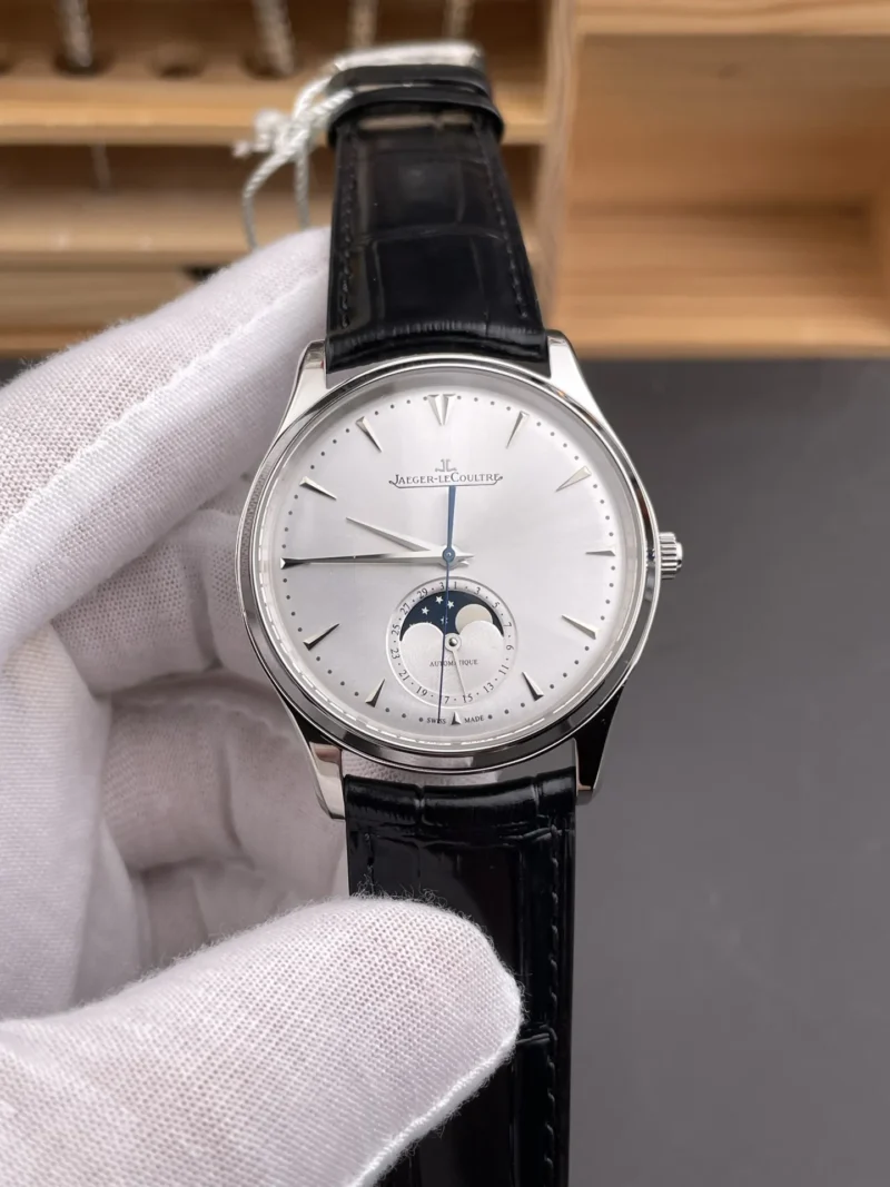 Jaeger-Le Coultre Classic V2dual straps included Silver Dial 39mm