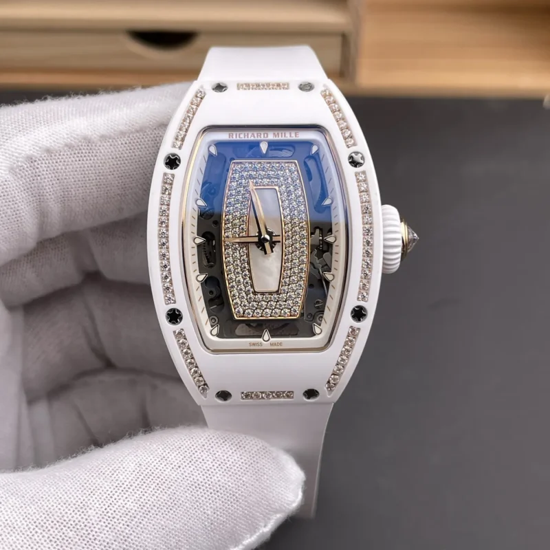 img01_2246_ZF_理查德米尔_RM07-01系列_女装白陶瓷贝母钻圈_45mm_CRMA2一体机芯.webp Richard Mille RM 07-01 Mother-of-Pearl 45mm