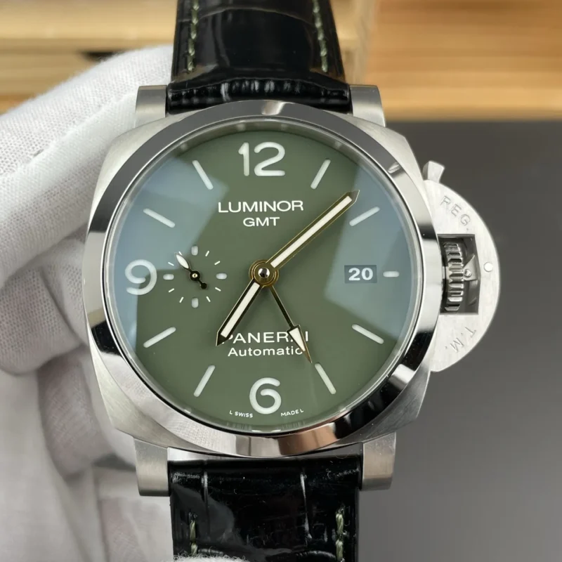 img01_3042_VS_沛纳海_PAM1056_44mm_P9011机芯.webp Panerai PAM1056 44mm