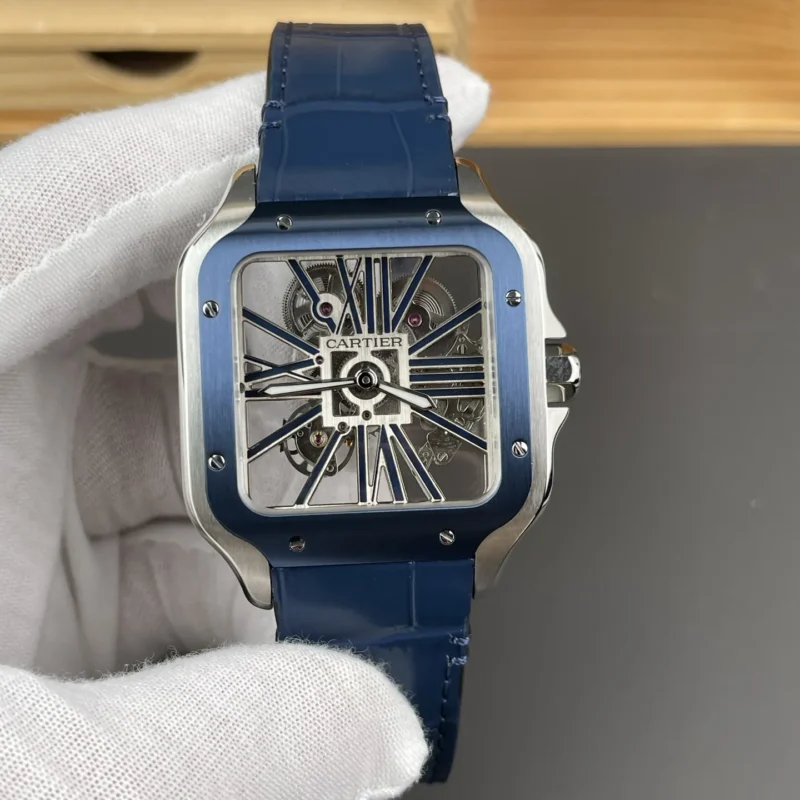 img01_3061_RF_卡地亚_山度士_蓝色皮带镂空系列_9611MC一体机芯.webp Cartier Santos Skeleton