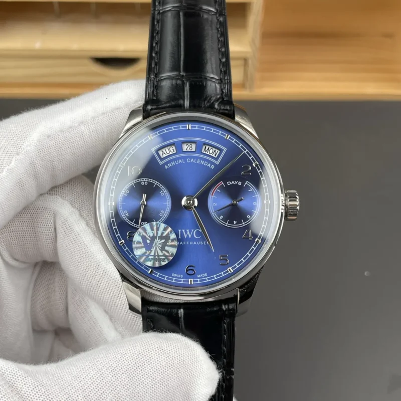 img01_3069_V7_万国_葡萄牙年历腕表_蓝盘IW503501_44mm_52850机芯.webp IWC Portugieser Blue Dial 44mm