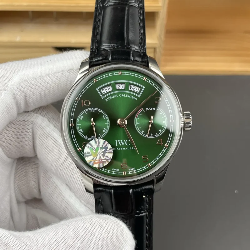 img01_3070_V7_万国_葡萄牙年历腕表_绿盘IW503501_44mm_52850机芯.webp IWC Portugieser Green Dial 44mm