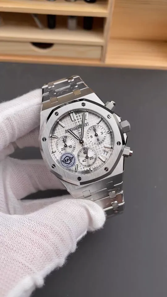 AP Royal Oak 26240 White Dial 41mm