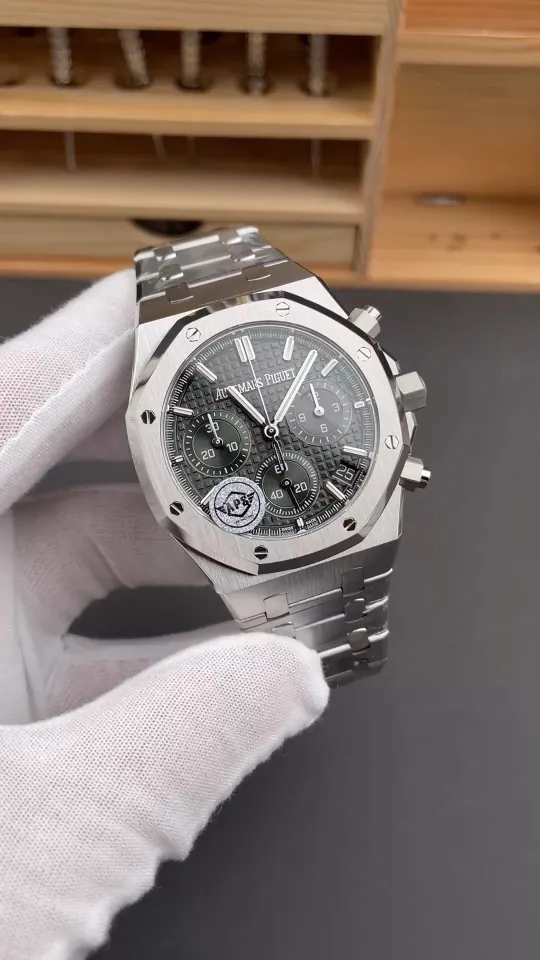 AP Royal Oak 26240 Green Dial 41mm
