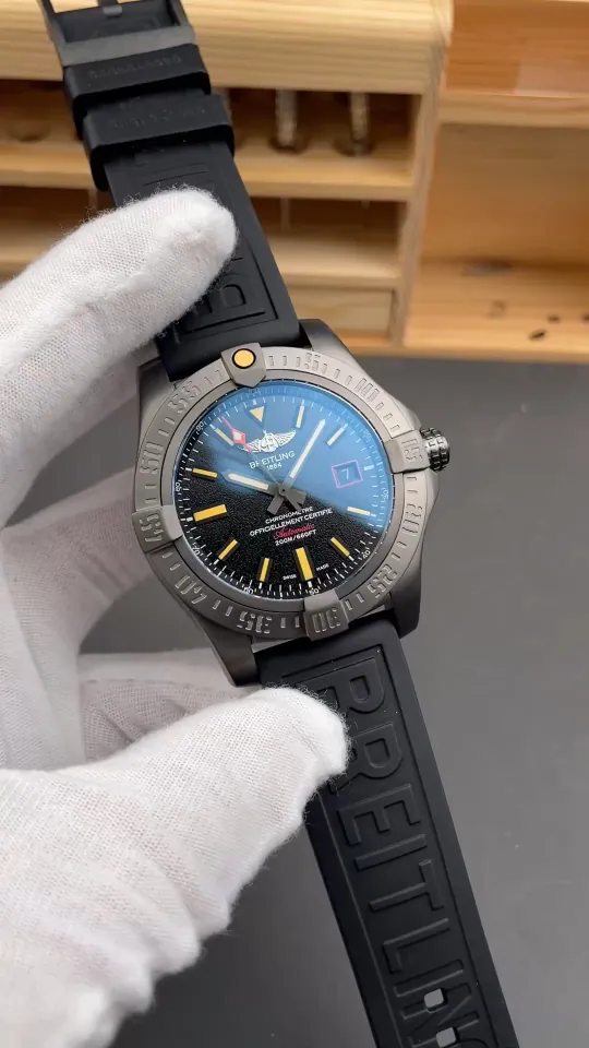 Breitling Avenger Black 44mm