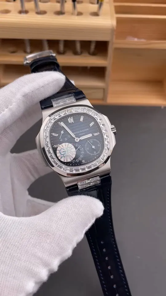 Patek Philippe Nautilus 5724 Baguette Diamond 40mm