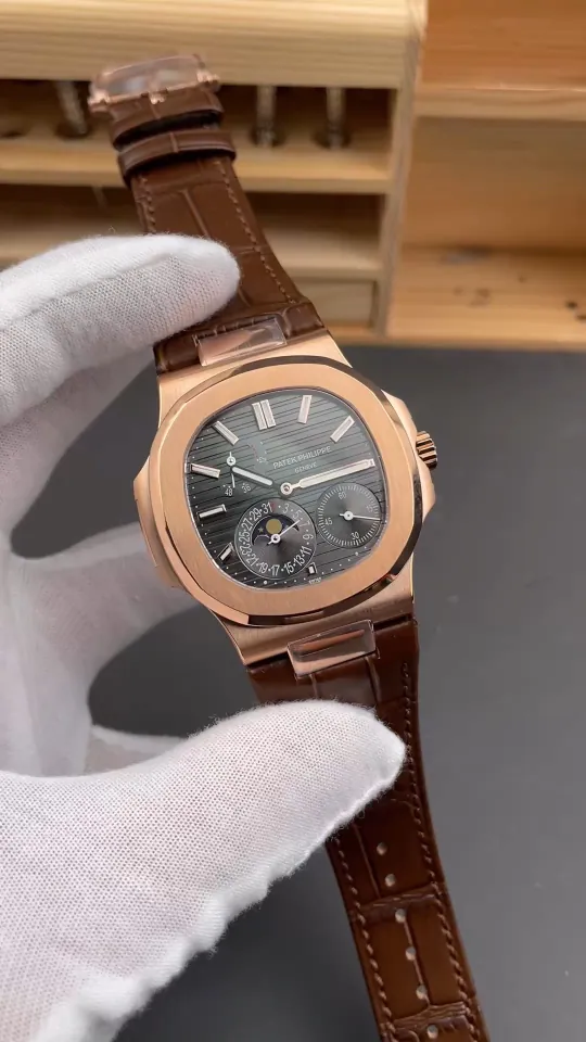Patek Philippe Nautilus 5712 Rose Gold 40mm