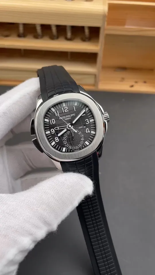 Patek Philippe Aquanaut Black Dial 40.8mm