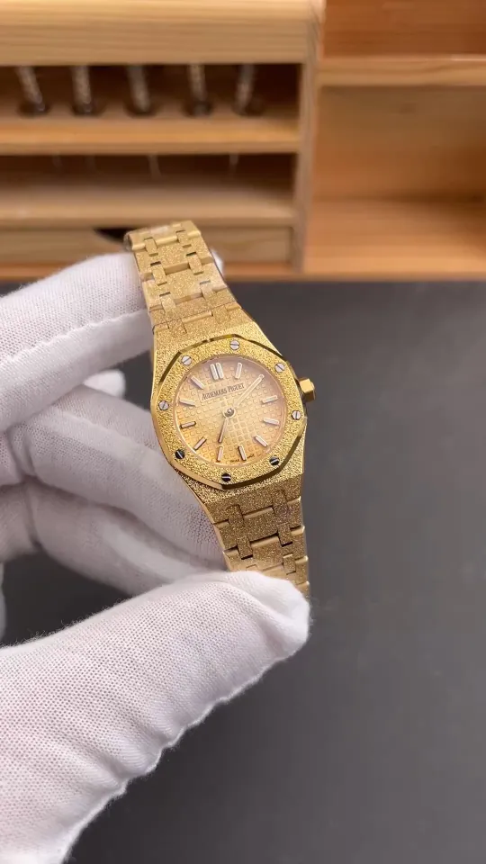 AP Royal Oak 67630 Frosted Gold 23mm