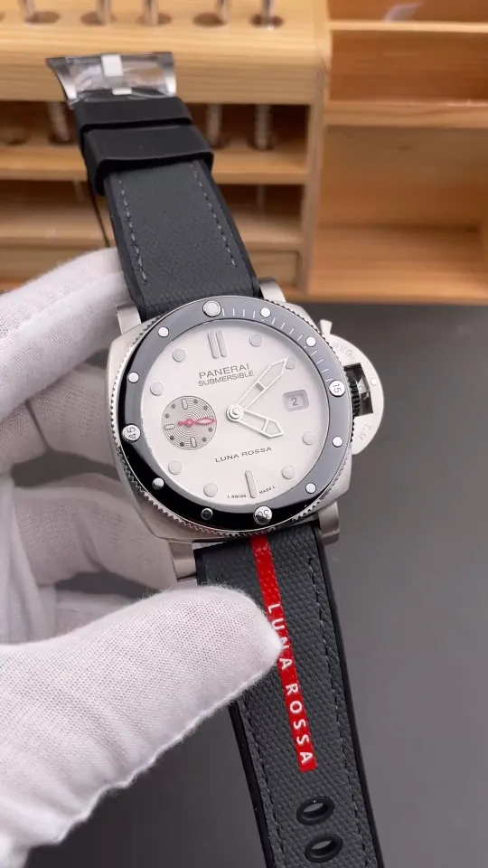 Panerai Submersible Submersible PAM1681 White 44mm
