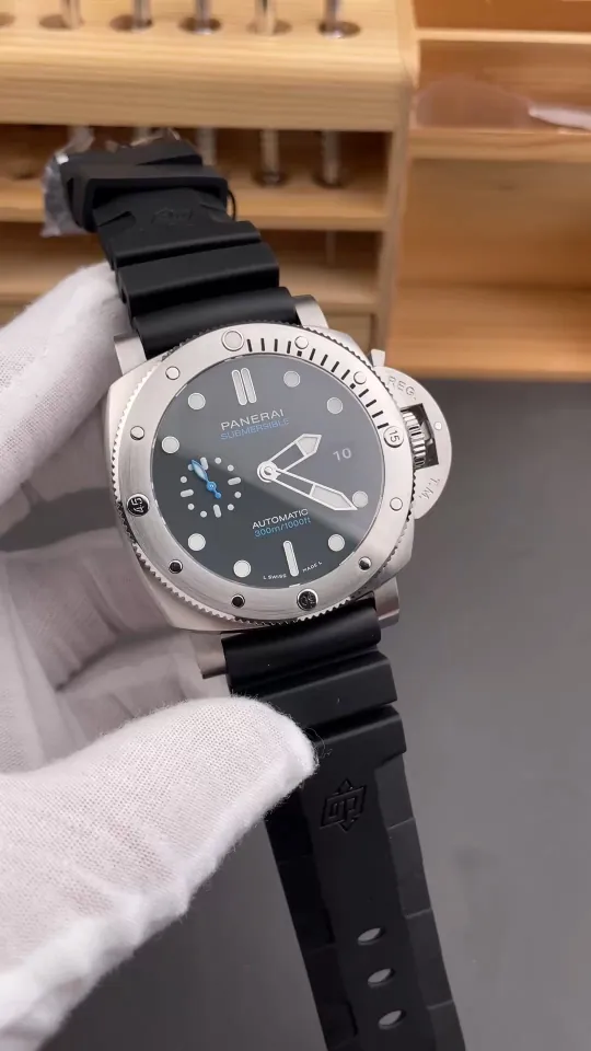 Panerai Submersible Submersible PAM1222 Black Dial 44mm